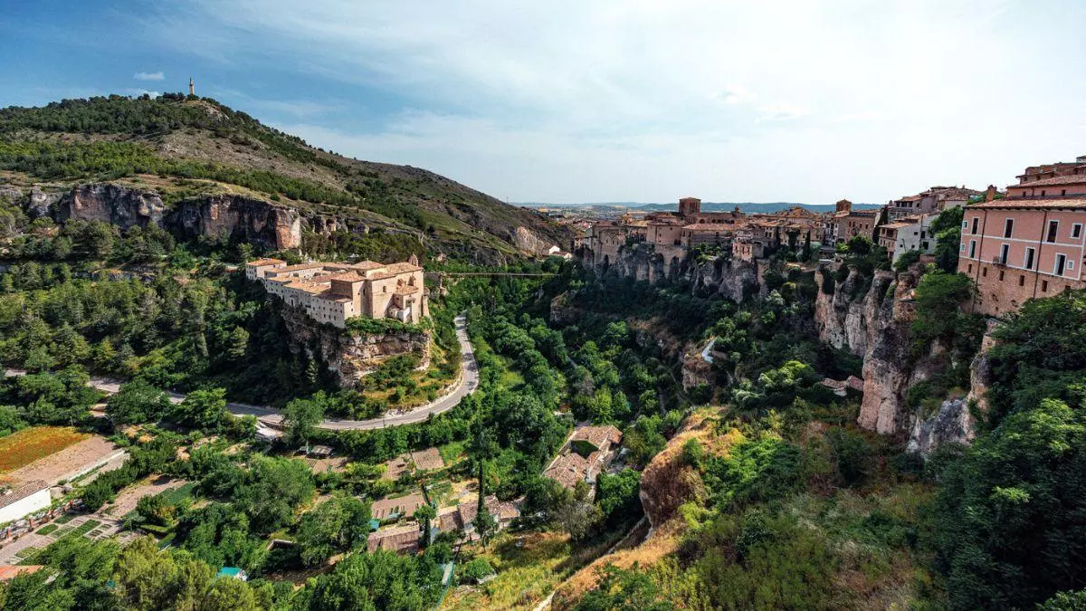 Contrastes de Cuenca: una ciudad entre el arte contemporáneo y la arquitectura tradicional