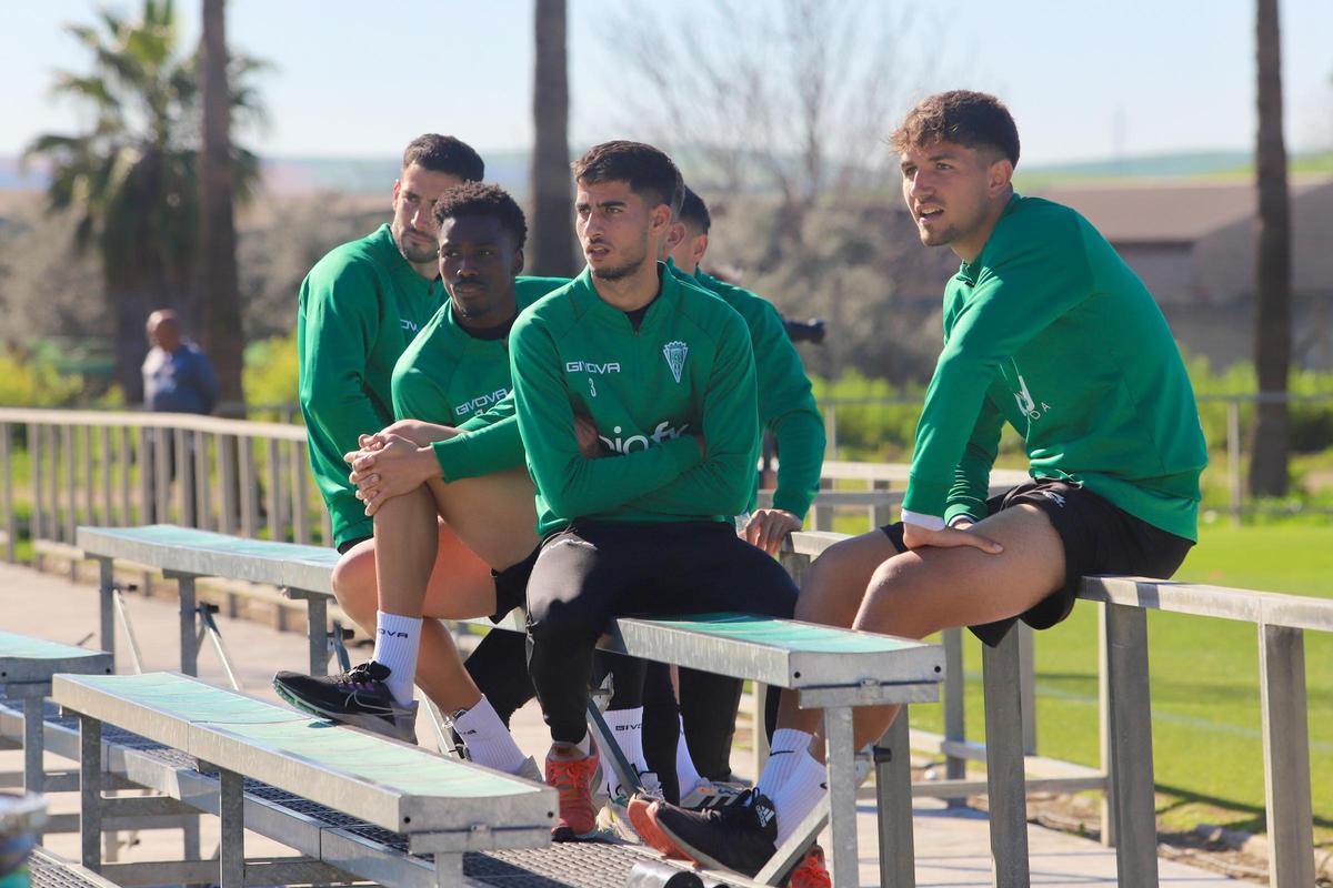 Calderón y Matías Barboza, en un entrenamiento del Córdoba CF.