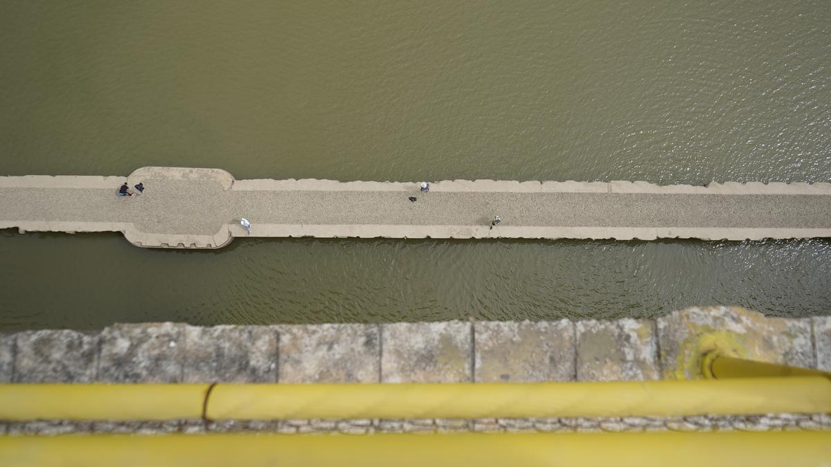 Afloramiento del antiguo puente de Manzanal