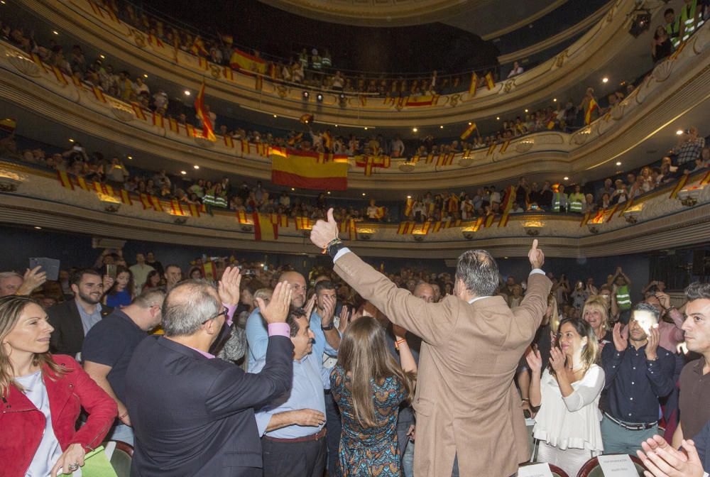Mitin de Ortega Smith en el Teatro Principal de Alicante
