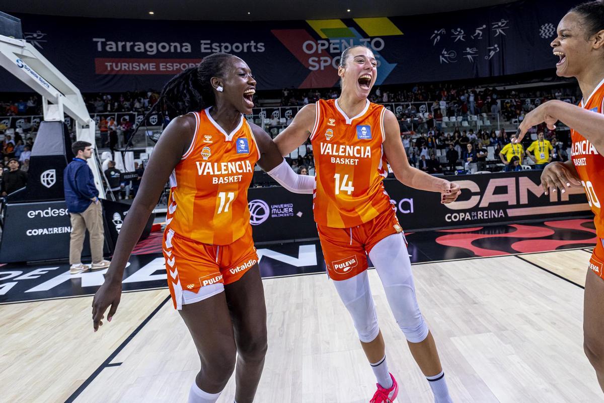 Así celebraron la Copa las jugadoras del Valencia Basket en Tarragona