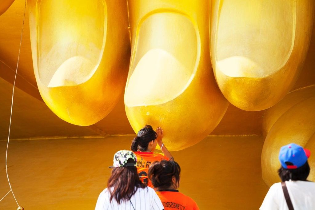 Detalle del dedo de Buda en el Templo Wat Muang, Tailandia