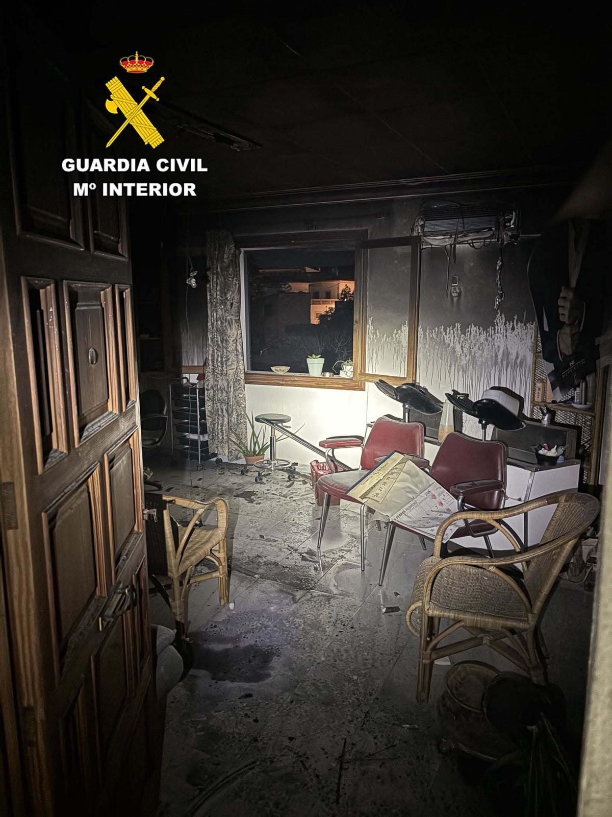 Daños provocados por el fuego en el interior de la casa.