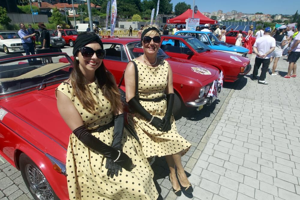 Casi 70 mujeres se pusieron hoy al volante de 34 coches clásicos en Vigo para participar en el Rally das Donas, una prueba de regularidad de 122 kilómetros entre Vigo y Sabarís