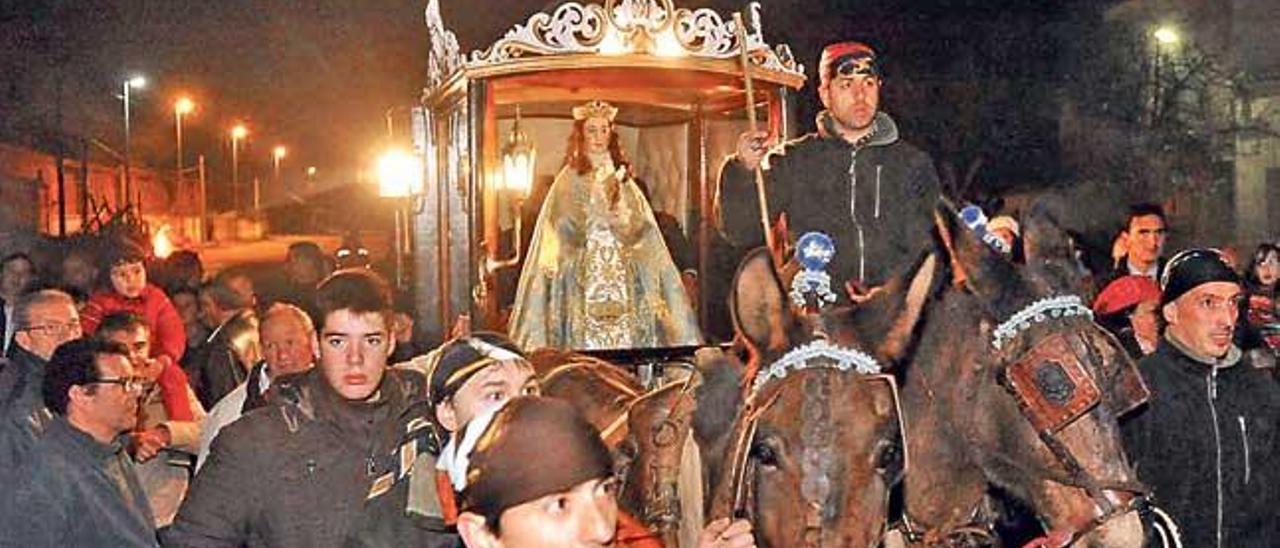 Un momento de la procesión que tiene lugar el día de la Inmaculada Concepción.