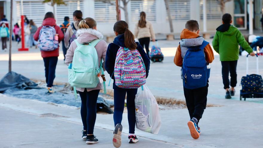 Ni mantas ni abanicos en las clases: Educación inicia un plan en busca del "confort térmico" en los centros