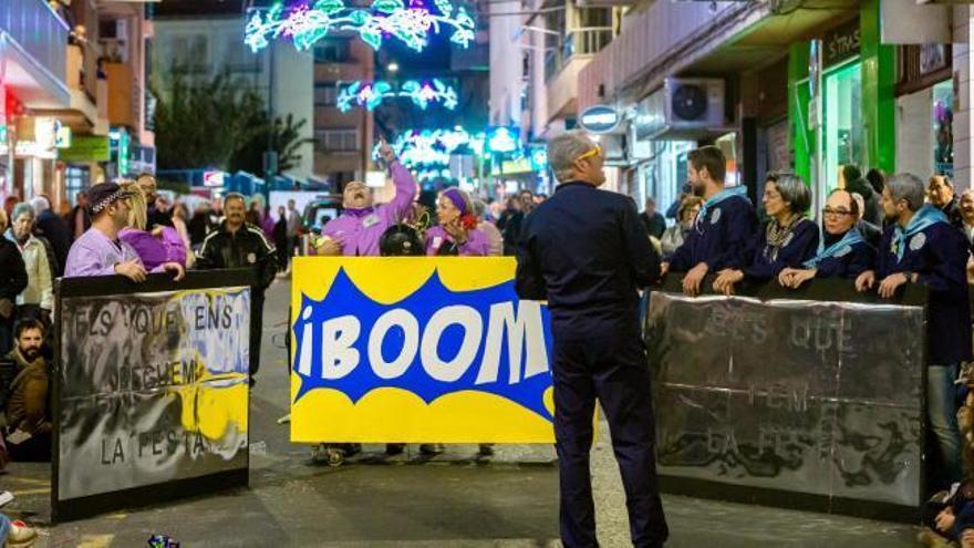 Desfile del Humor en Benidorm: La peña «Paparinell» hizo una recreación del programa «boom»