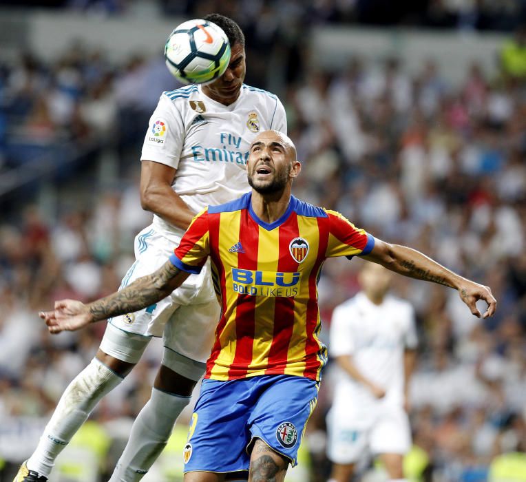 Instantes del partido disputado ayer entre el Valencia CF y el Real Madrid.