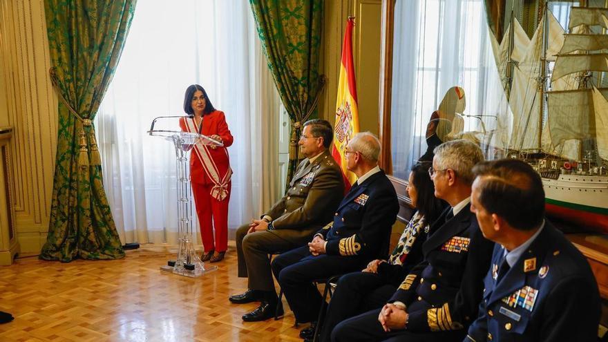 Carolina Darias recibe la Gran Cruz al Mérito Aeronáutico por la celebración del Día de las Fuerzas Armadas en Las Palmas de Gran Canaria