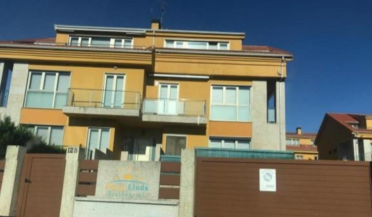 Fachada de uno de los bloques de la urbanización.