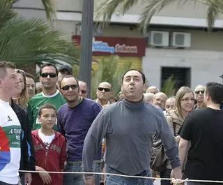 Éxito de asistencia al primer concurso de lanzamiento de hueso de dátil