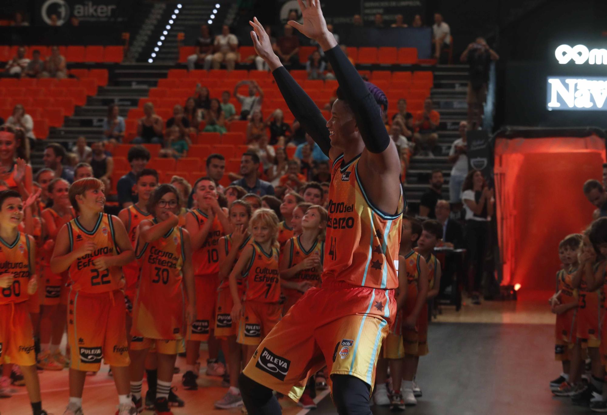 Presentación del Valencia Basket en La Fonteta