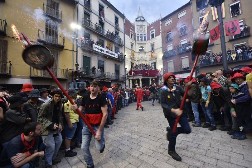 Berga inicia el passacarrers del vespre de Patum enmig d'una gran cridòria