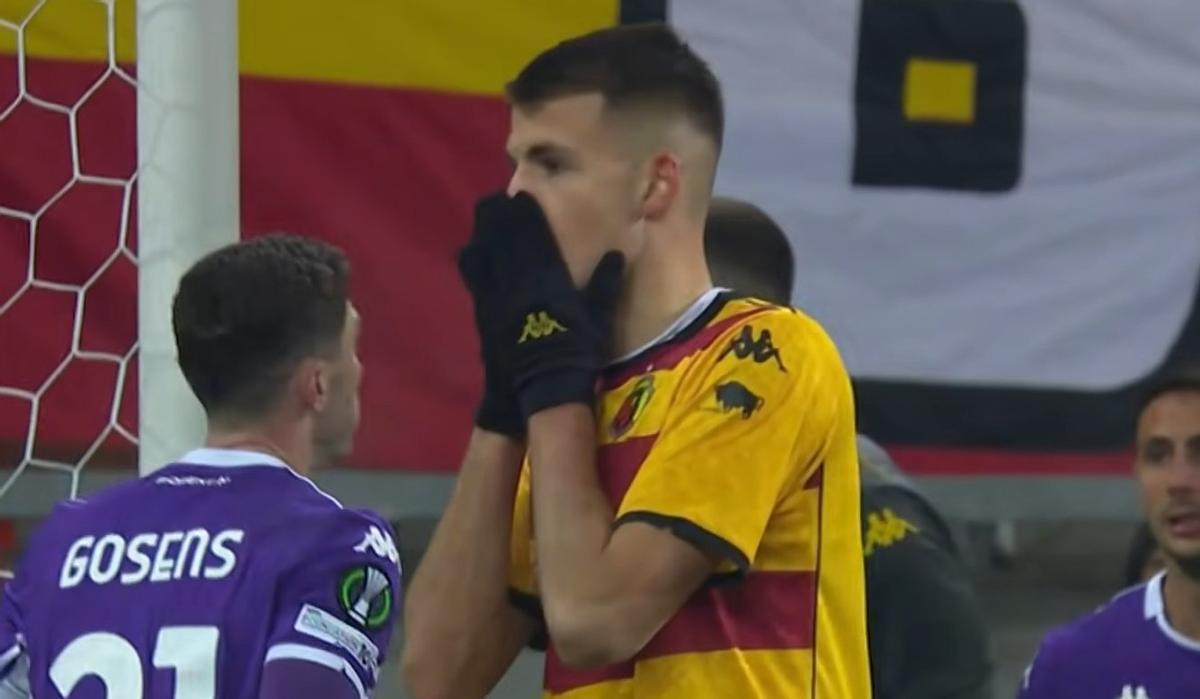 Bazdar se lamenta tras una acción ante la Fiorentina.