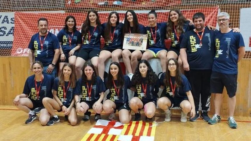 L'equip fem-17 de l'Igualada Femení HCP que va participar en el campionat