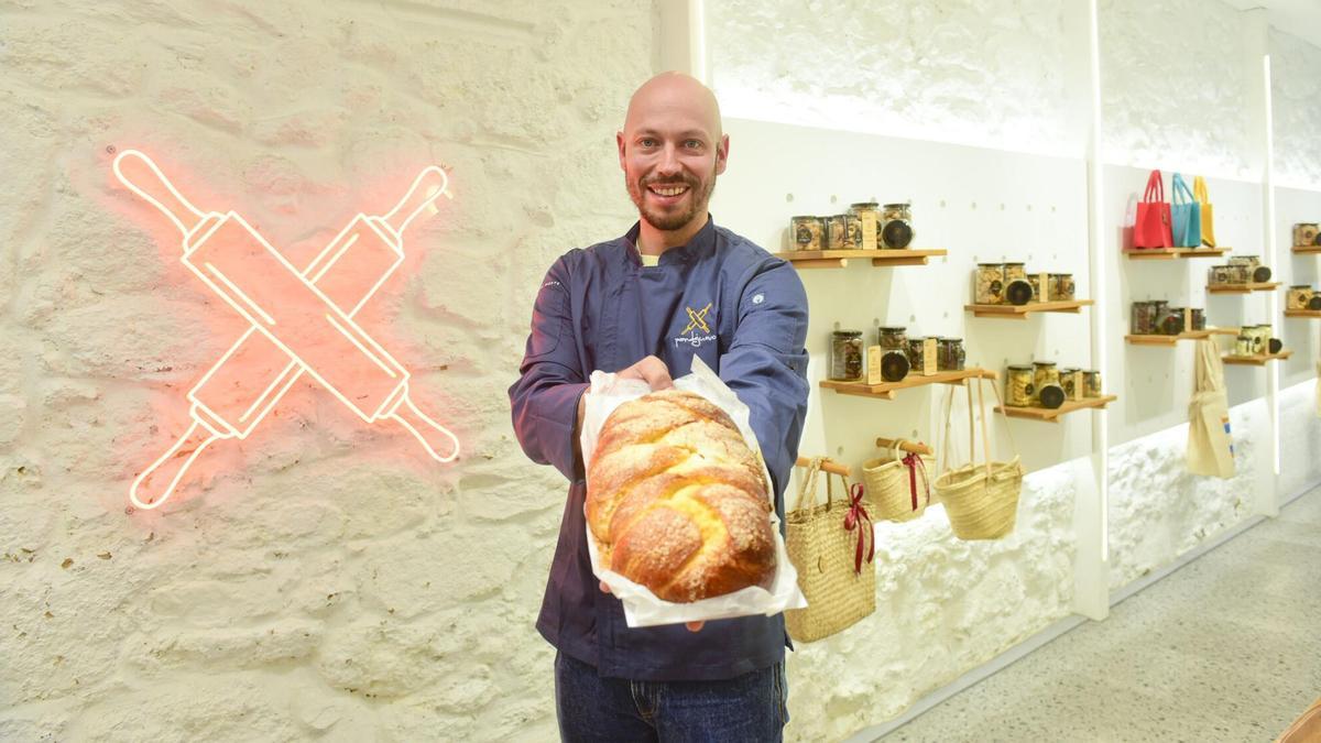 La pastelería de San Andrés que triunfa en A Coruña con dulces de la infancia: "A los dos años ya estaba ayudando a mi madre en la cocina"