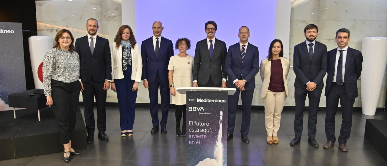 Equipo de Banca Privada de BBVA en Castellón junto a Luis Foix, Joaquín Raga,, Maribel Amoriza (periódico &#039;Mediterráneo&#039;),  Roberto Hernanz y Francisco Gimeno, en el Hotel Luz de Castelló.