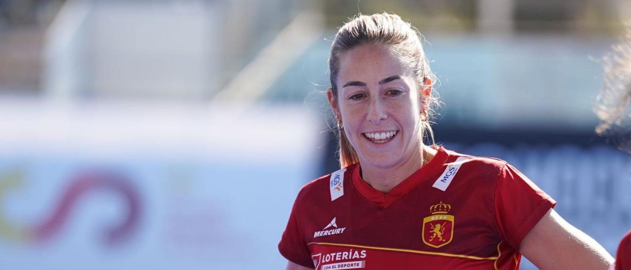 María López, con la selección española de hockey hierba. |