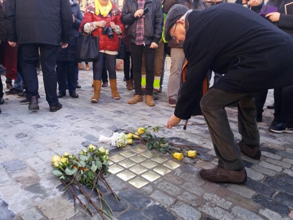 Girona col·loca llambordes per recordar les víctimes dels nazis