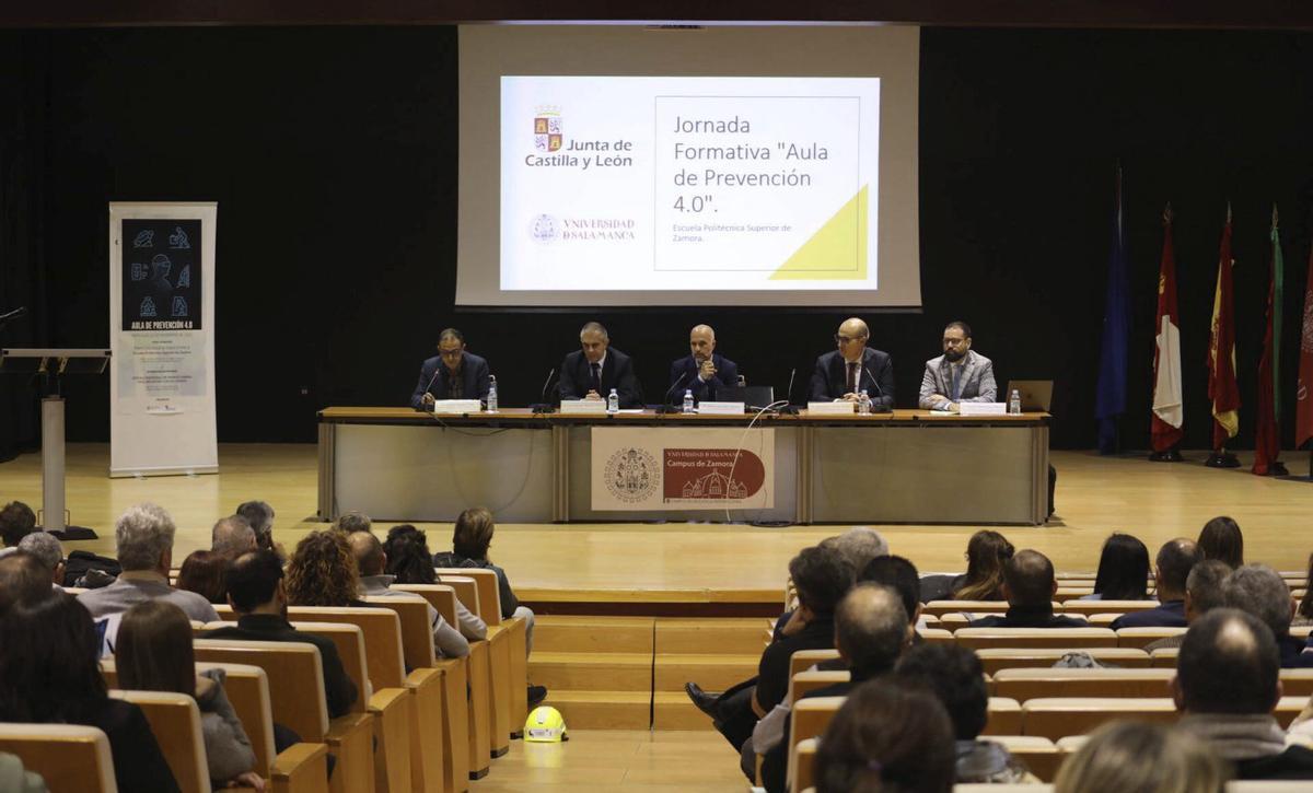 Inauguración de la jornada de prevención de riesgos en el campus Viriato. | ALBA PRIETO