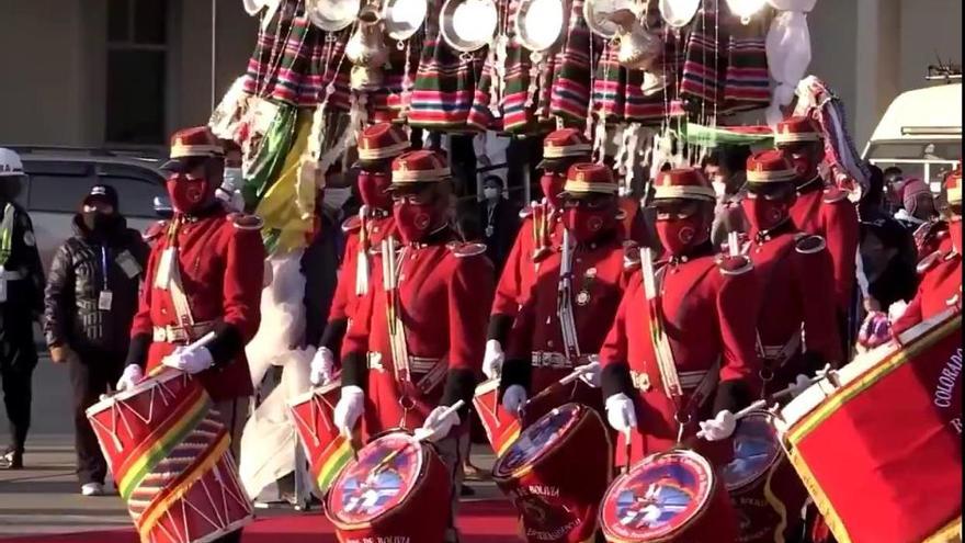 El surrealista vídeo de la llegada de Felipe VI a Bolivia