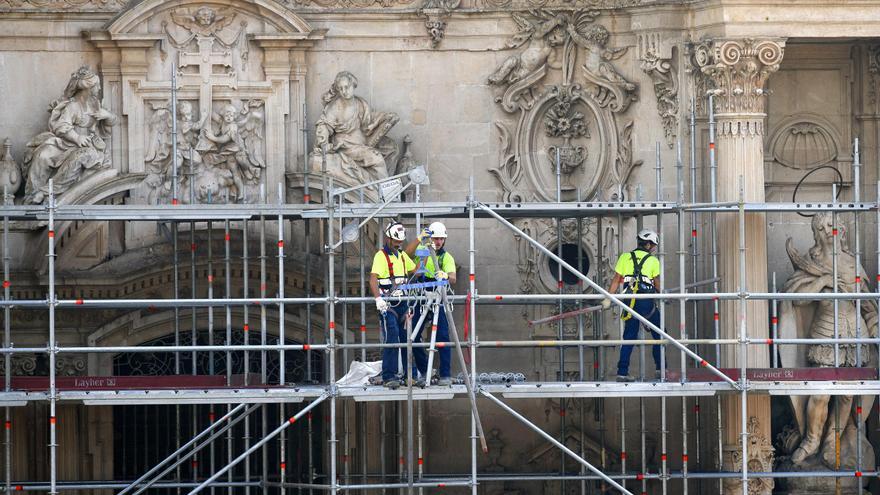 La Catedral de Murcia ya está cubierta de andamios