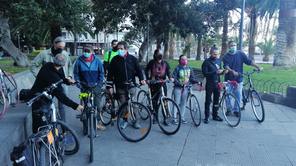 Una nueva 'masa crítica' reivindica más espacio para las bicicletas en Las  Palmas de Gran Canaria - La Provincia