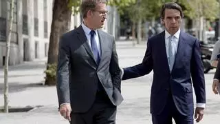 Feijóo exhibe unidad con Aznar y advierte al PSOE: "No nos vamos a resignar"