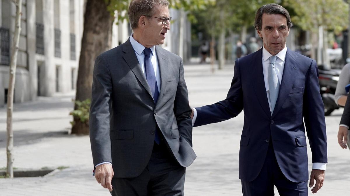 Feijóo y Aznar en un acto de la FAES