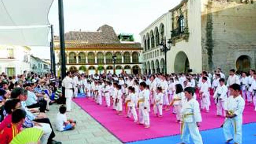 Exhibición de kárate en la plaza Mayor de Andalucía con Kimé