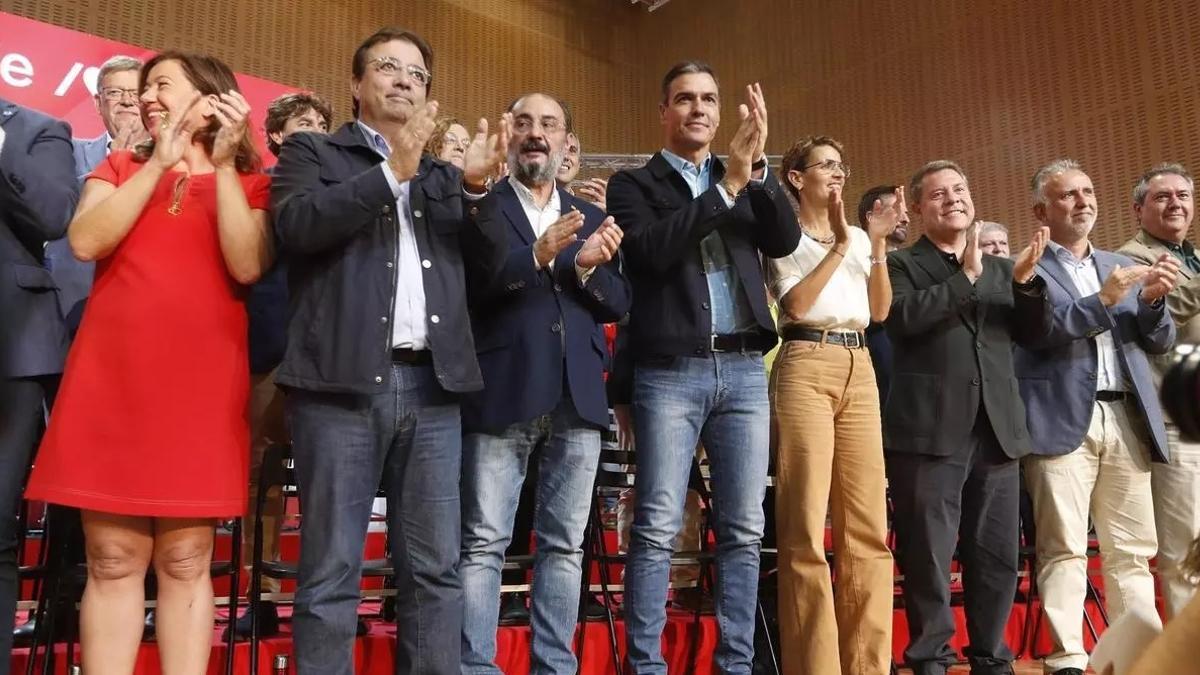 Pedro Sánchez junto a los barones del PSOE en un Consejo Político Federal celebrado en septiembre de 2022.