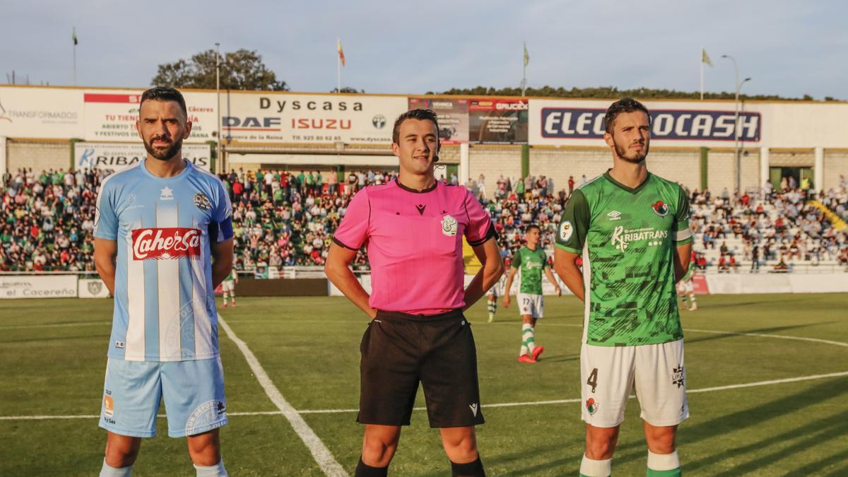 Álvaro, a la izquierda, antes del último Cacereño-Coria en el Príncipe Felipe.