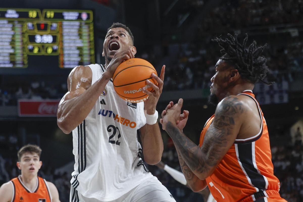 Walter Tavares remains a determining player in the area, where the sign of the matches changes