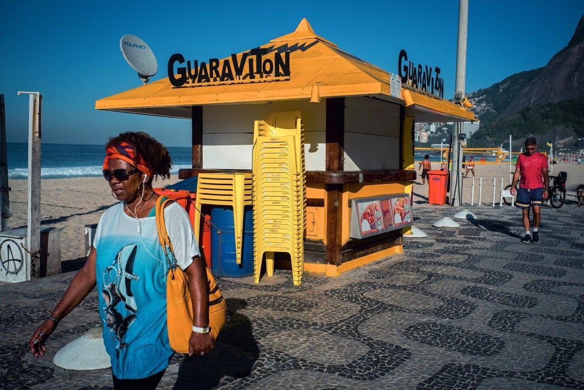 Quiosco Guaraviton en la playa de Leblón, Rio de Janeiro