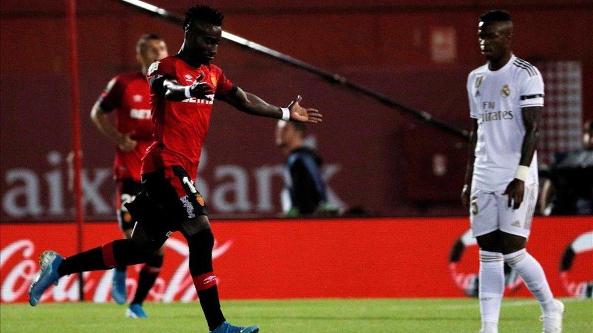 Lago Júnior celebra el gol con el que el Mallorca ha noqueado al Real Madrid