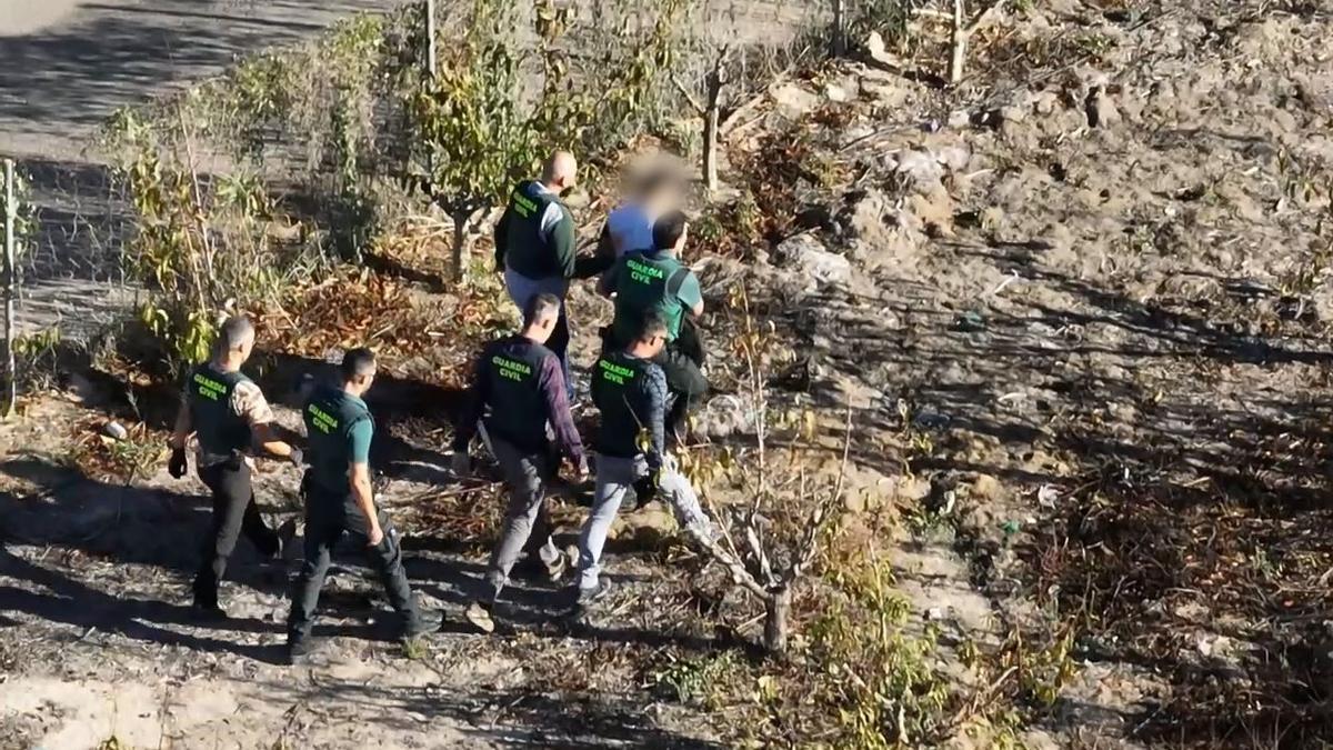 El operativo se desarrolló por campos de cultivo de Cieza, donde se escondía el sospechoso.