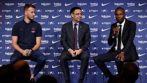 aguasch49000821 barcelona s new brazilian goalkeeper neto  l  listens to the190709133113
