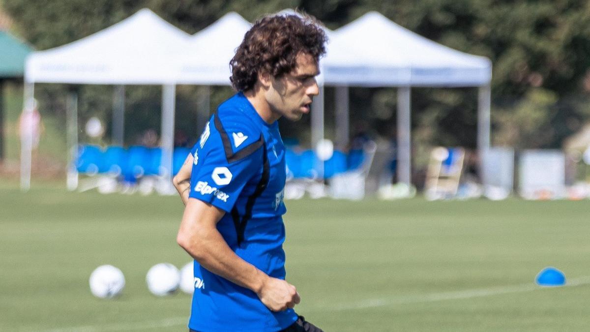 El redondelano vivió ayer su primer entrenamiento con el Alavés.