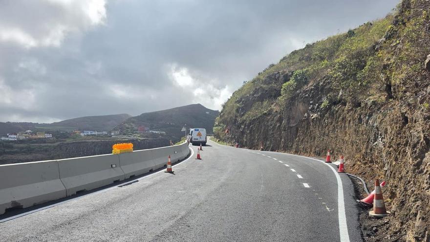 Reabierta al tráfico la carretera de Hoya de Pineda tras concluir la construcción de los muros de contención