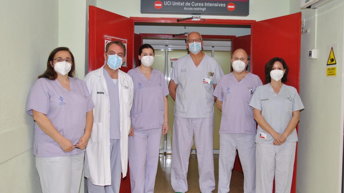 Equipo de la UCI del General de Castelló liderado por el doctor Roberto Reig.