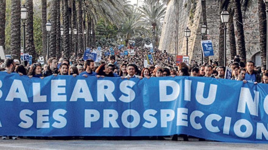 Una imagen de la masiva manifestación que recorrió Palma contra las prospecciones.