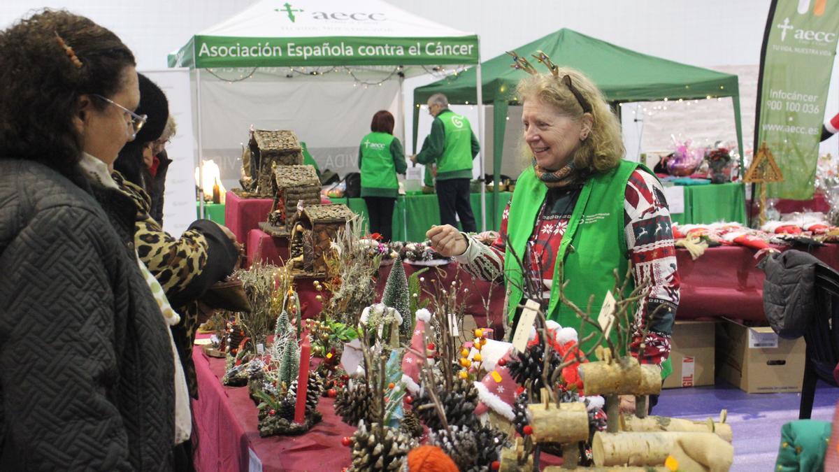 Navidad y solidaridad marcan el tradicional mercadillo de Puebla de Sanabria