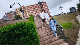 Pando jubila en Oviedo su escalera del "pánico" por una rampa accesible: "Se necesitaba como agua de mayo", en imágenes