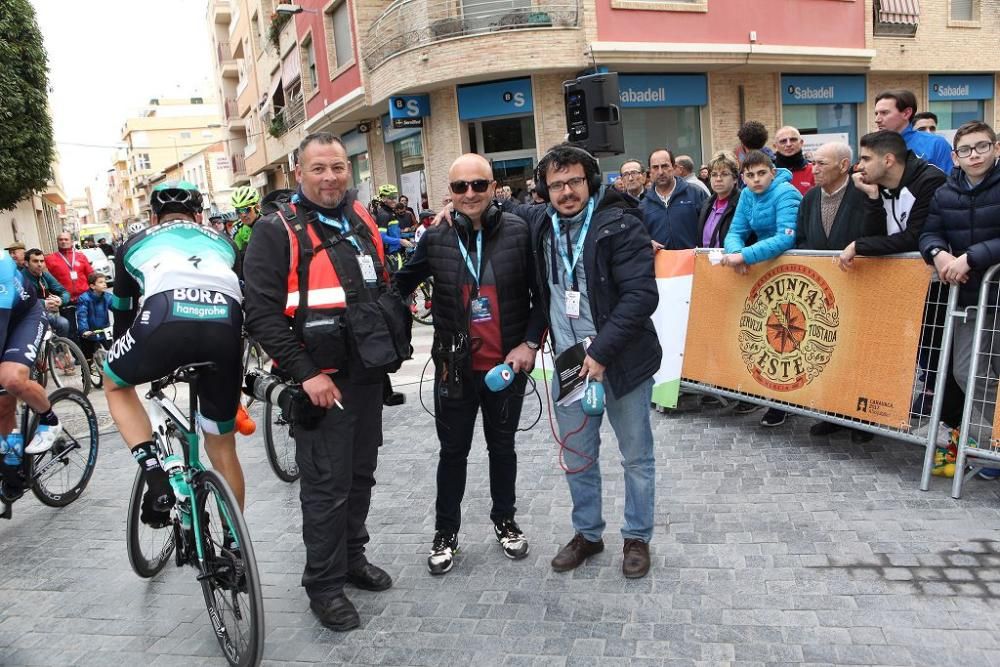 Ambiente a la salida y la llegada de la Vuelta Ciclista a Murcia