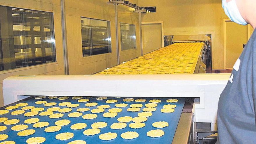 Una de las líneas de producción de Galletas Gullón.