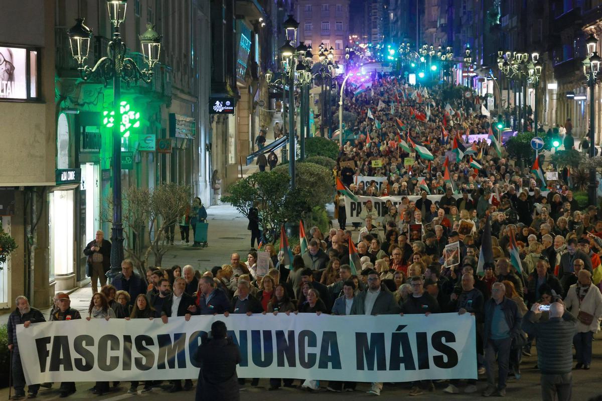 Manifestaciones en Vigo | Vigo alza la voz por la paz y contra el fascismo
