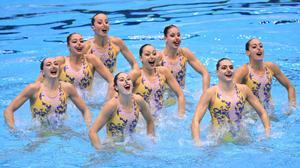 Las nadadoras de España, durante su ejercicio que les ha dado la medalla de oro en equipo técnico en el Mundial de Fukuoka.