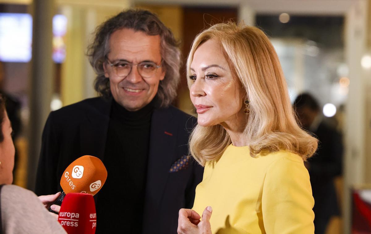 Además de en las Fallas, Carmen Lomana y Jesús Arroyo visitaron juntos la feria de arte ARCO
