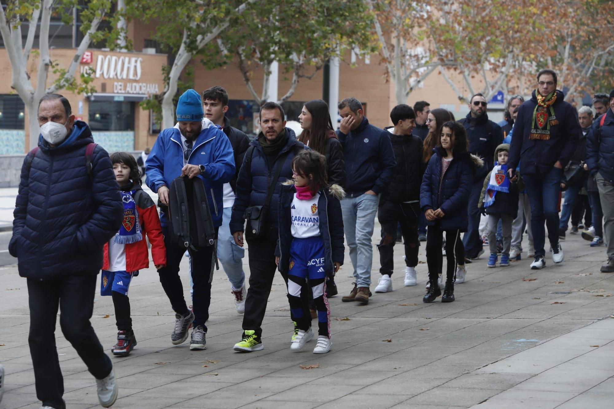 En imágenes | Gran expectación en el entrenamiento a puerta abierta del Real Zaragoza en La Romareda