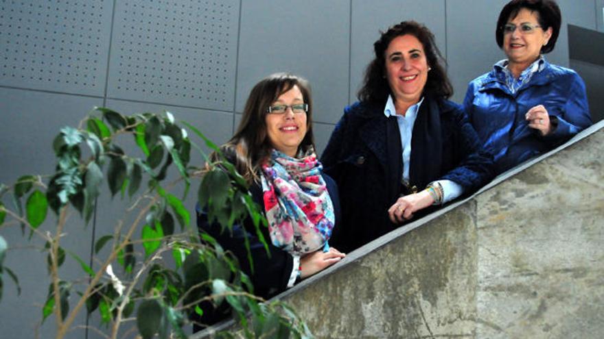 Marina Penas, Rocío Llovo y Marisa Arroyo, ayer. // Iñaki Abella
